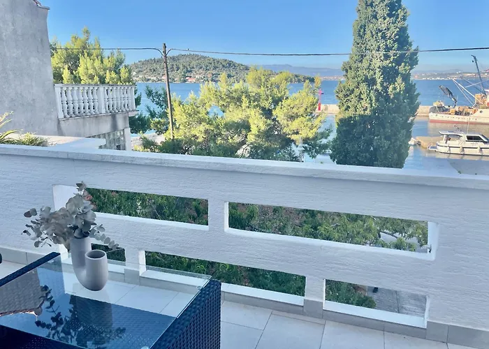 Apartman's M4 By The Sea Apartman